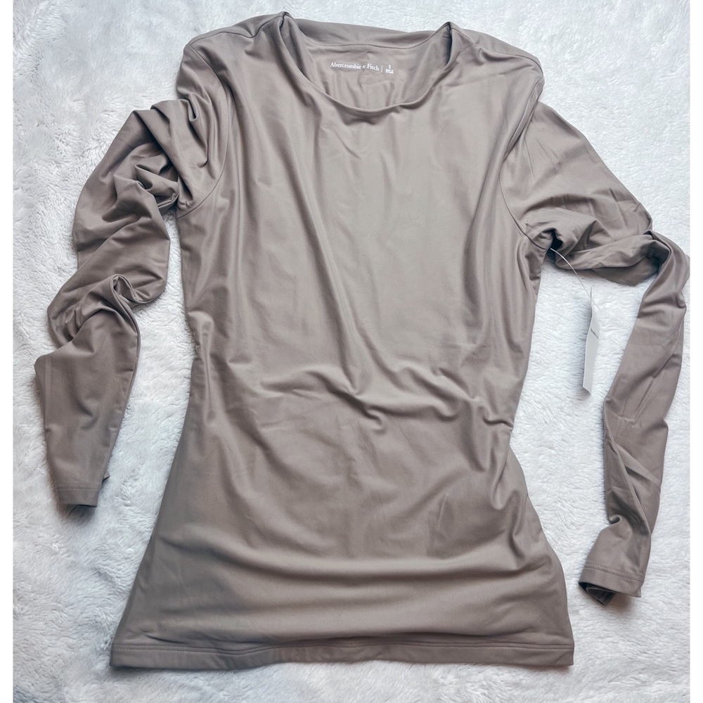 A&F | Seamless Long Sleeve Top - Picture 4 of 10
